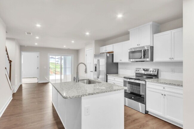 Building Photo - Modern New, Never Lived-in 3BR/2.5BA Townh...