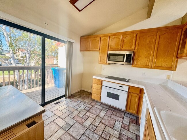 Building Photo - Adorable two bedroom in San Juan!