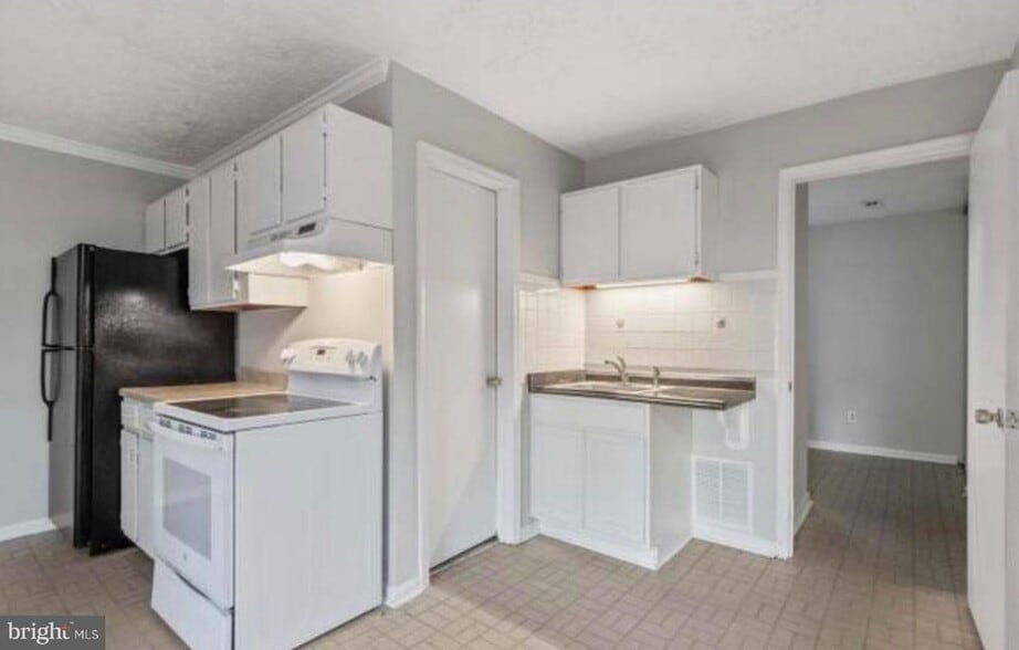 Building Photo - 5501 Woodlawn Manor Ct