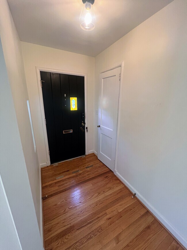 Building Photo - 5602 Hawthorne St