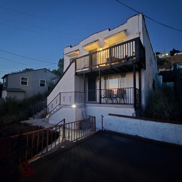 Building Photo - 1272 Van Pelt Ave