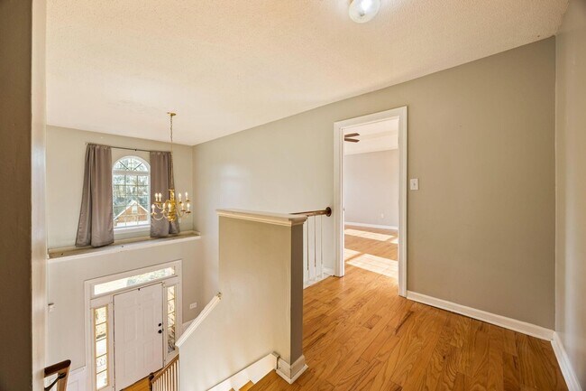 Building Photo - 1114 Rivershyre Dr