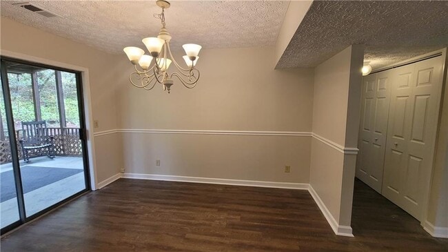 Building Photo - 4621 Kings Crossing Dr NE