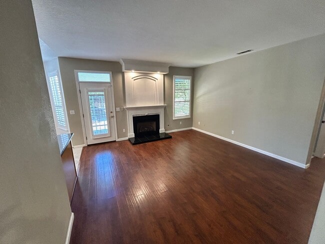 Building Photo - Beautiful Brookside Home 3 Bedroom/2 Bath