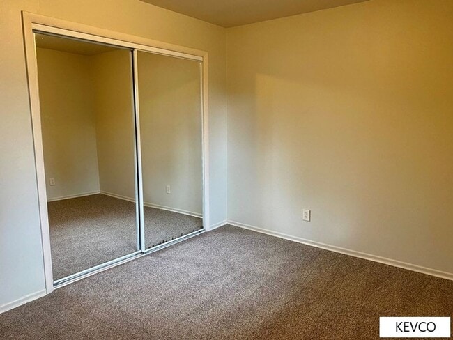 Building Photo - 343-345 W Willox Ln