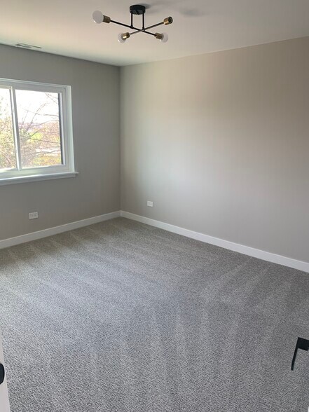 Building Photo - 1002 Castilian Ct
