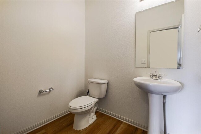 Building Photo - 109 Kleberg Ct