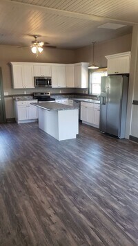 Building Photo - 2 bed/1 bath home