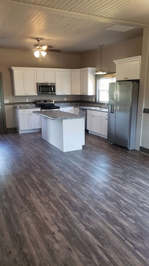 Primary Photo - 2 bed/1 bath home