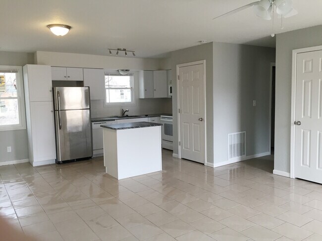 Building Photo - 2517 Maverick Ln