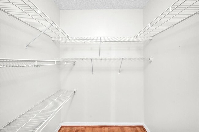 Building Photo - 1617 Zenith Way