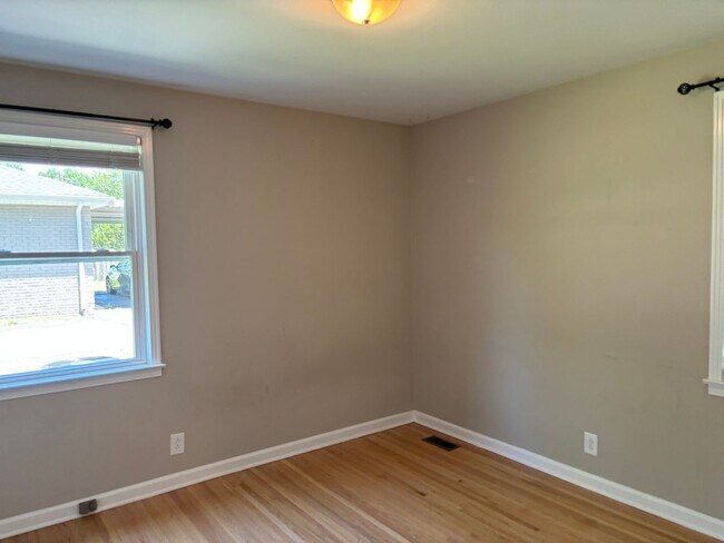 Building Photo - 231 Alfred Dr