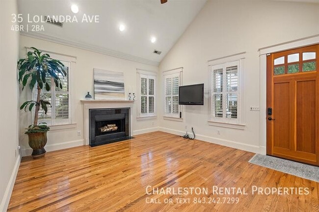 Building Photo - 35 Lolandra Ave