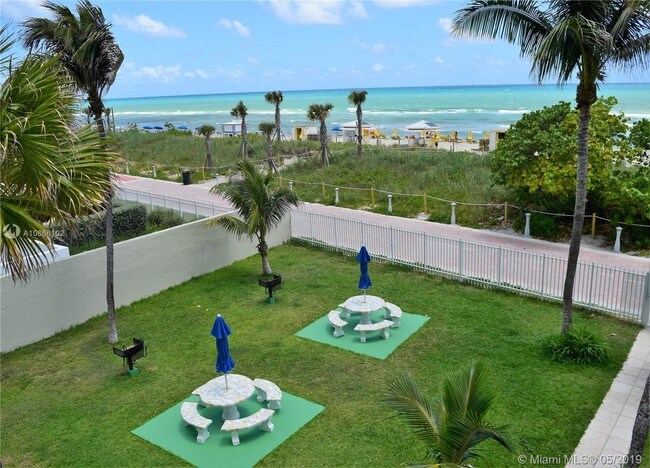 Building Photo - 6061 Collins Ave