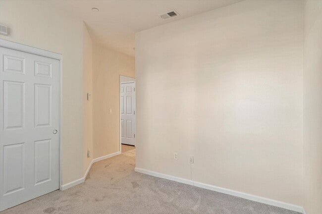 Building Photo - 581 Bridgeport Terrace