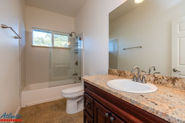 Building Photo - Stunning & Spacious Home | Panoramic Views