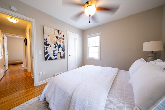 Building Photo - 3957 Ewing Ave S