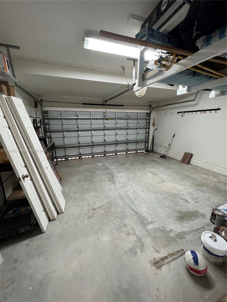 Building Photo - 3810 SW 51st St