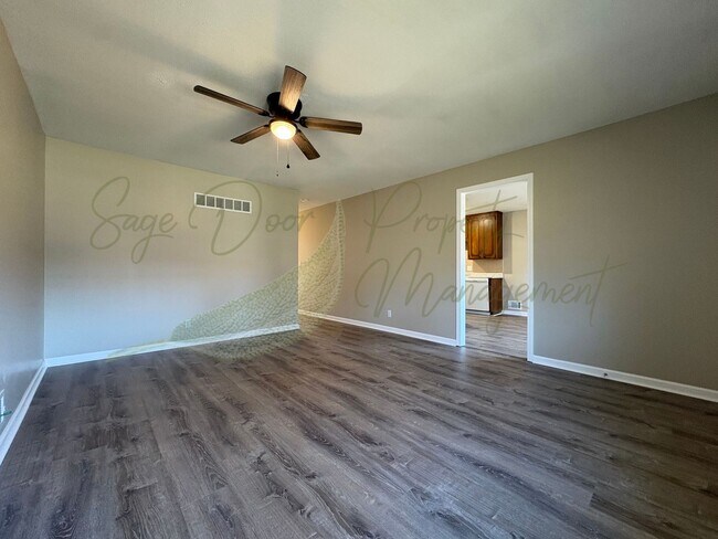 Building Photo - TOWNHOUSE IN BLUE SPRINGS!!!