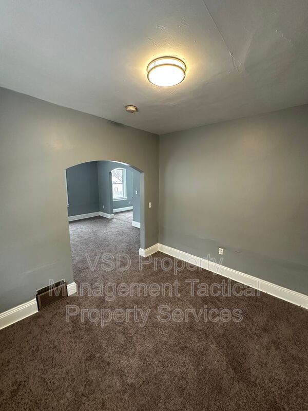 Building Photo - 3651 E 55th St