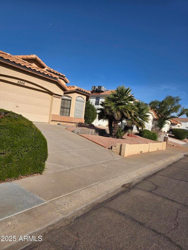 Building Photo - 5946 E Aire Libre Ln