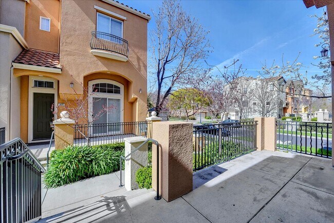 Building Photo - PRIME CORNER HOME NEAR TRAILS LIGHT-FILLED...