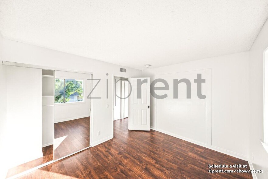 Building Photo - 14140 Oro Grande St