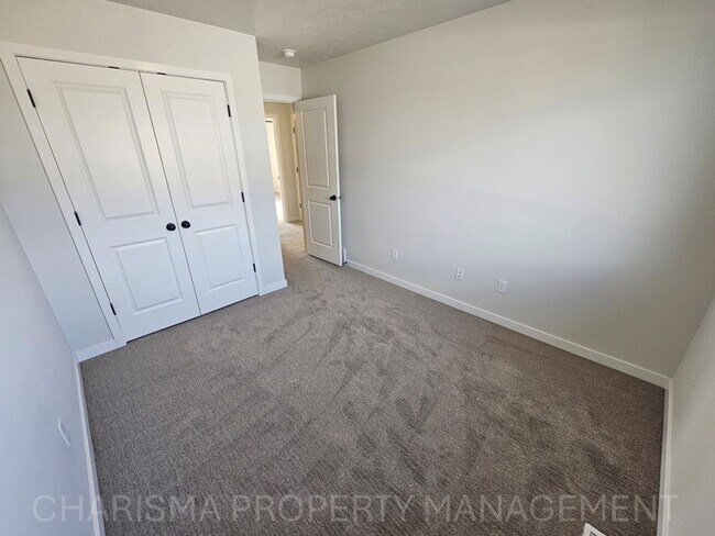 Building Photo - Tunis Drive Townhomes