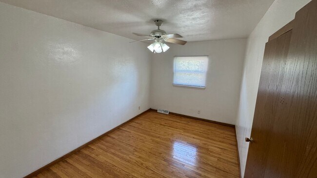 Building Photo - 525 E 47th St