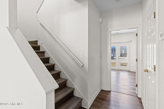 Building Photo - 321 S Kerr Ave