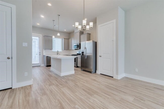 Building Photo - 7713 Rainbow Cl