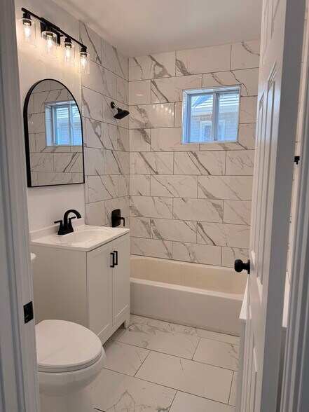 Building Photo - 103 Fox St