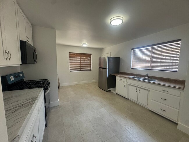 Building Photo - 4018 W 142nd St