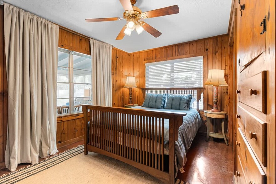 Building Photo - 202 Woodcreek Dr