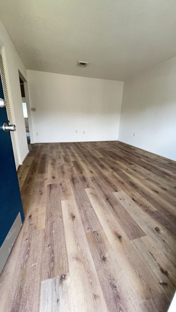 Building Photo - Oak Grove Village Apartments- Close to Lew...