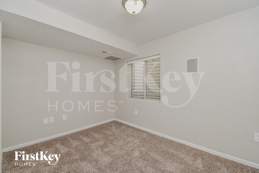 Building Photo - 6216 Gossamer St