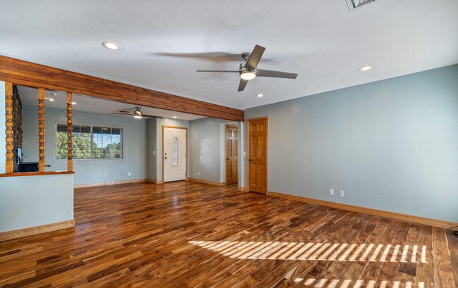 Building Photo - 620 N 1st Pl