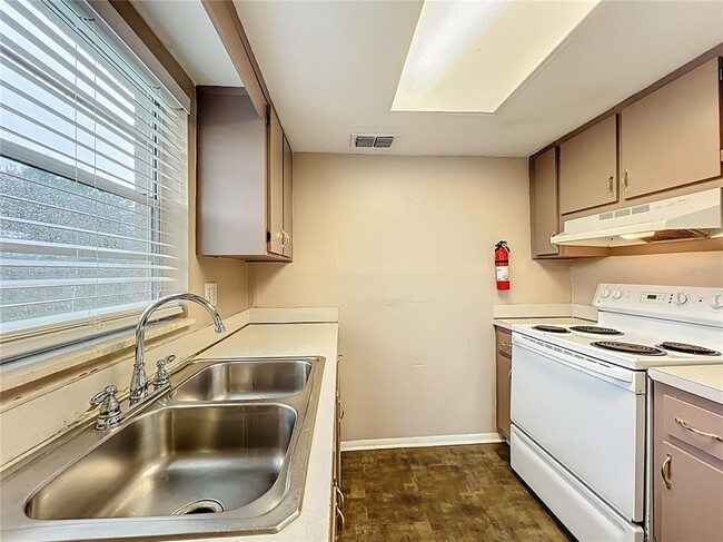 Building Photo - 4223 Parkside Dr