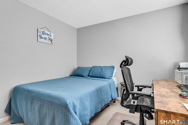 Building Photo - 5 Mansfield Grove Rd