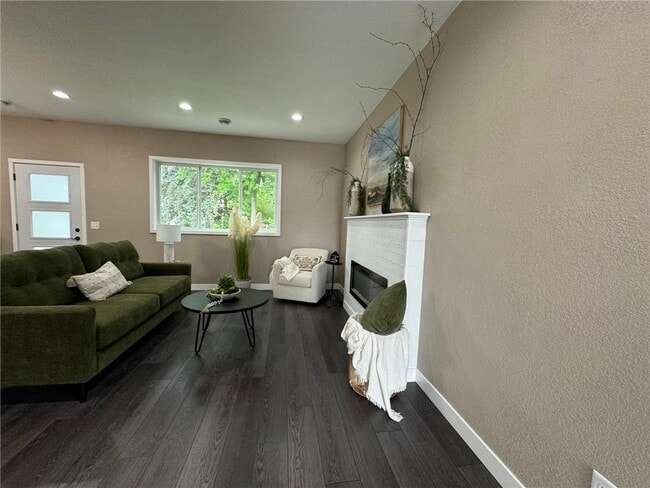 Building Photo - 119 Renet Path