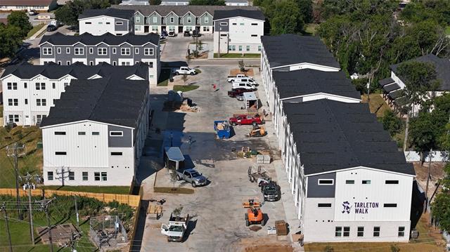 Building Photo - 422 S Lillian