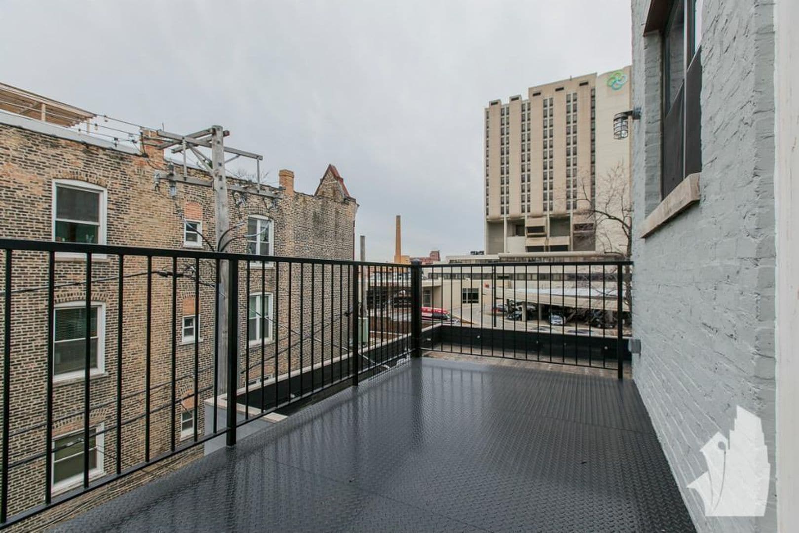Building Photo - 2151 W Division St