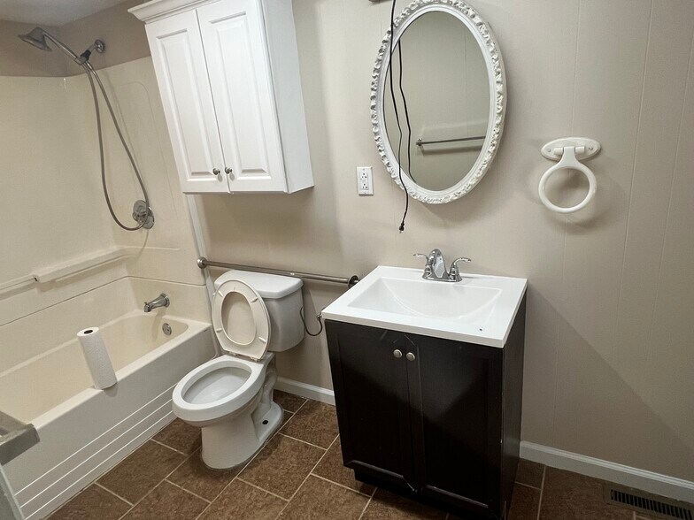 Bathroom - 51 Little Deer Creek Rd