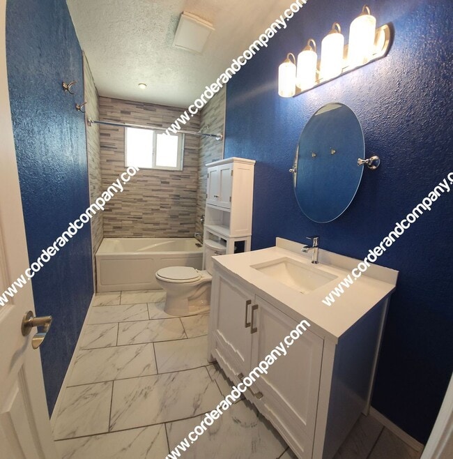 Building Photo - Nice 3 Bedroom, 2 Bathroom and 1,120 Sq Ft. Home Great Location in NE Heights.