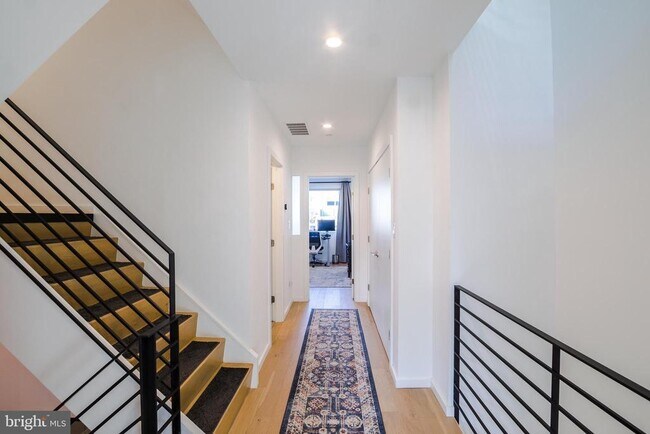 Building Photo - 1705 Annin St