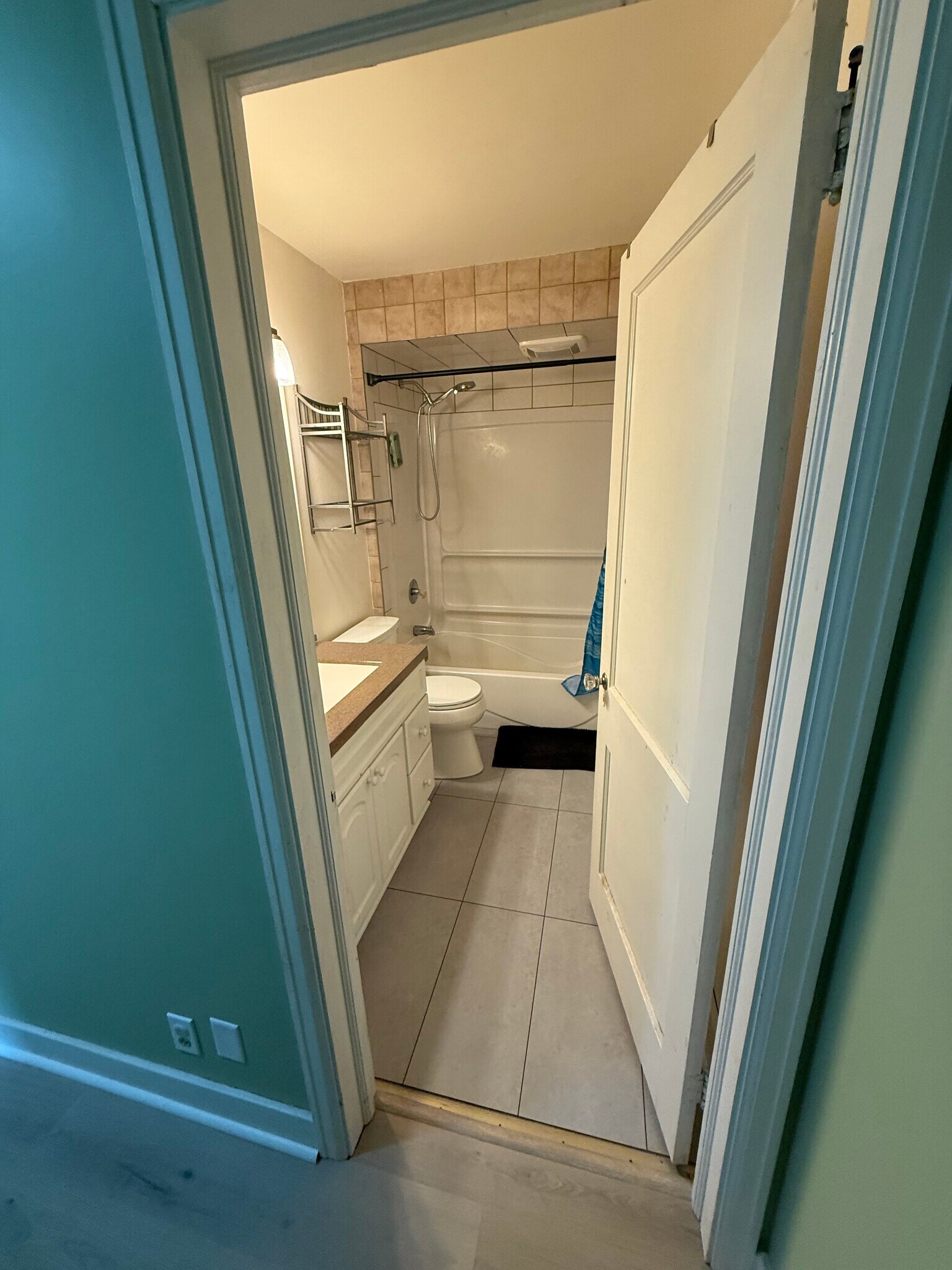 Building Photo - 604 Millersville Ave