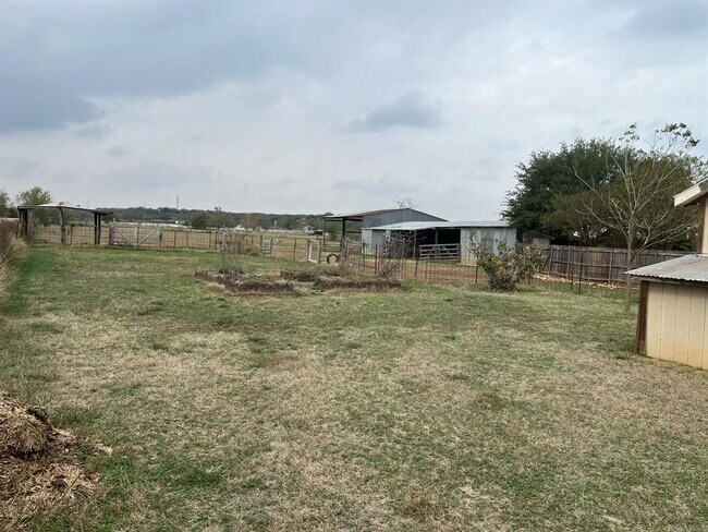 Building Photo - 670 Farm to Market 1626