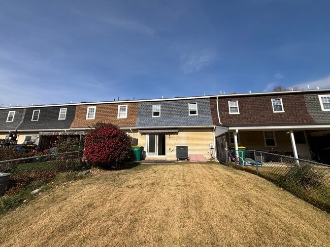 Building Photo - 2004 Hale Ct