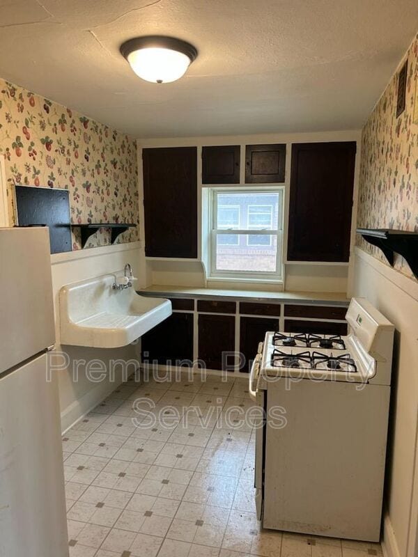 Building Photo - 2219 11th St