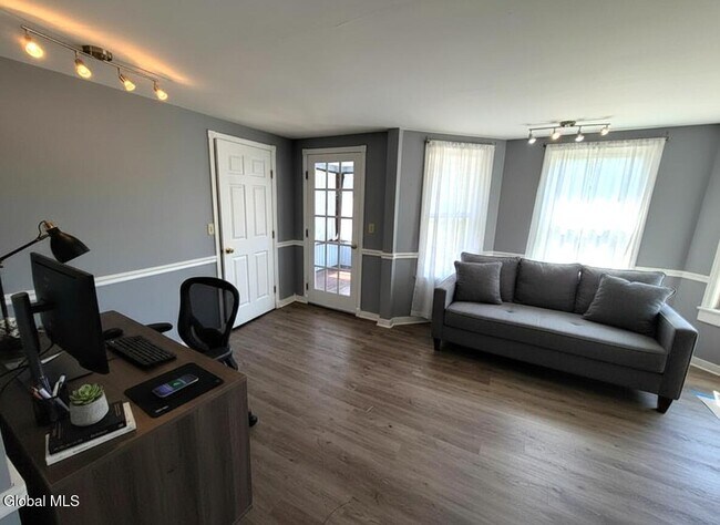 Building Photo - 603 1st St